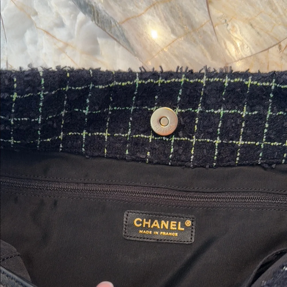 CHANEL Tan and Black Hobo Bag with Chunky Chain Handle - Picture 8 of 11